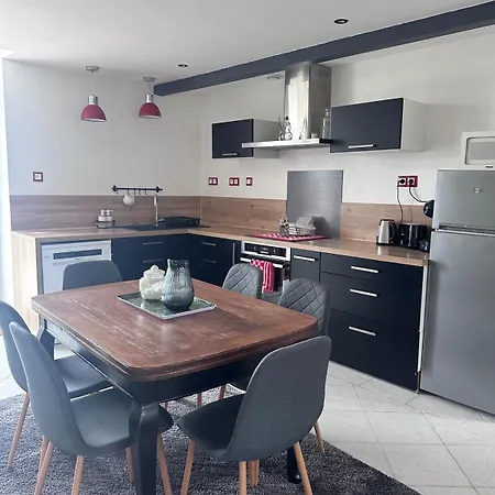 Holiday home Gite Avec Piscine, Au Coeur Du Sud-Ouest Hautefage-la-Tour